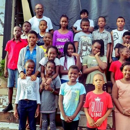 Group photo of young learners and their mentor at a Distinct Minds Academy session